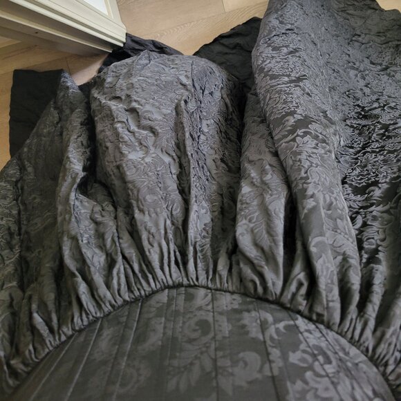 Tetua Matoshi midnight sun corset gown - Picture 4 of 5